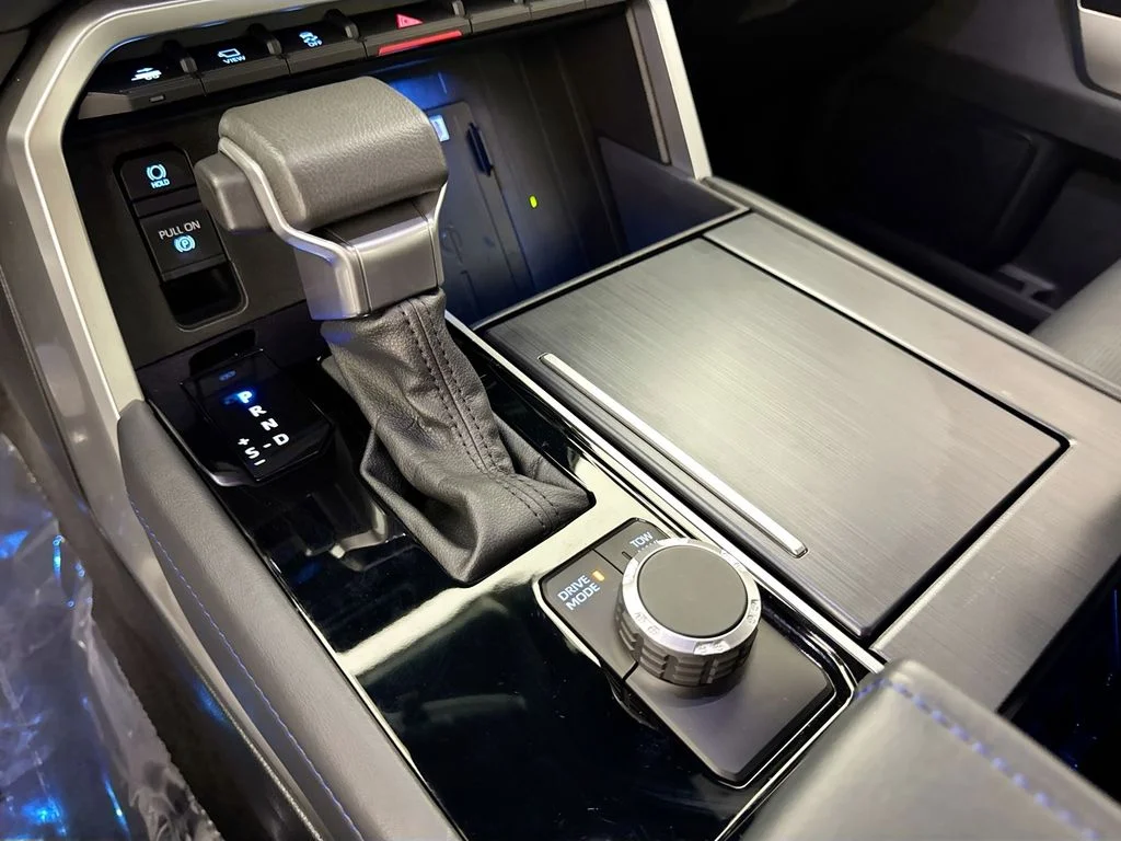 Used 2022 Silver Toyota Platinum image 17