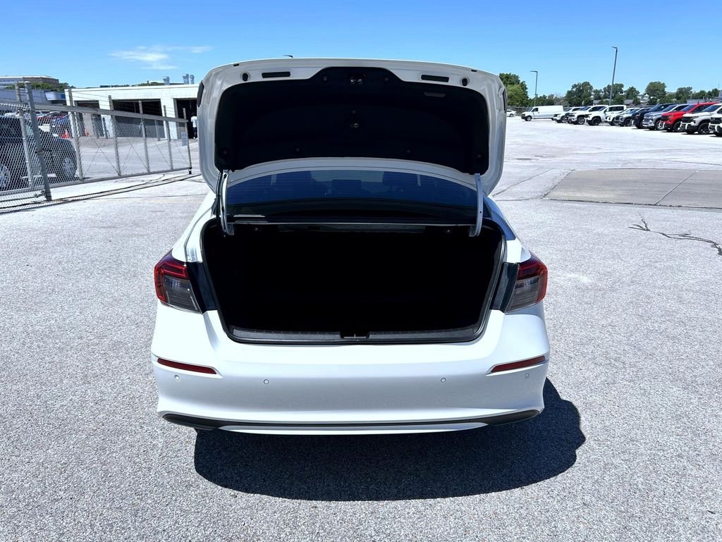 Used 2023 White Honda Touring image 21
