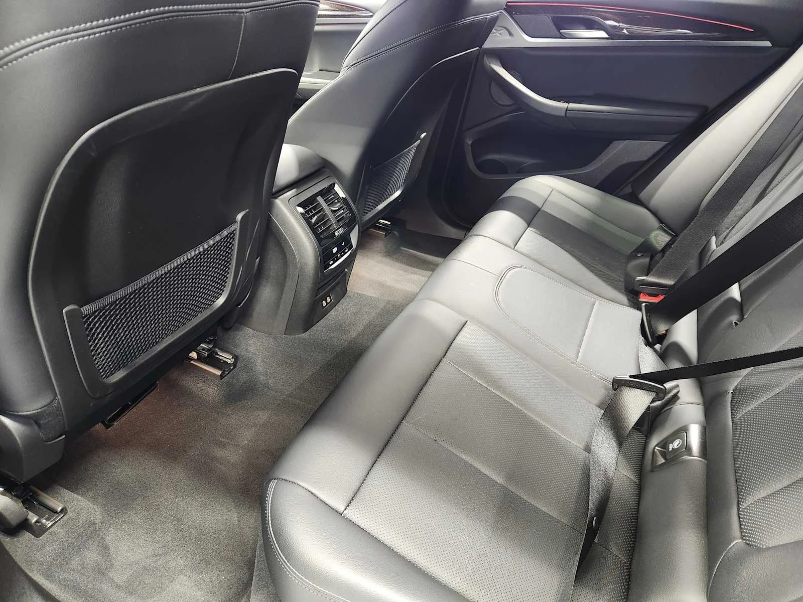 Certified Used 2025 Dark Graphite Metallic BMW xDrive30i image 18