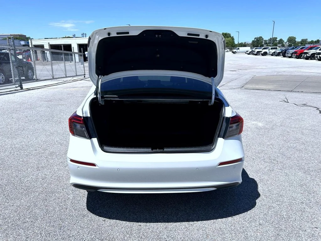 Used 2023 White Honda Touring image 21