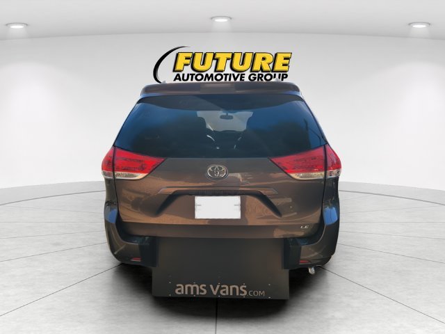 Used 2013 Gray Toyota LE Mobility Auto Access image 4