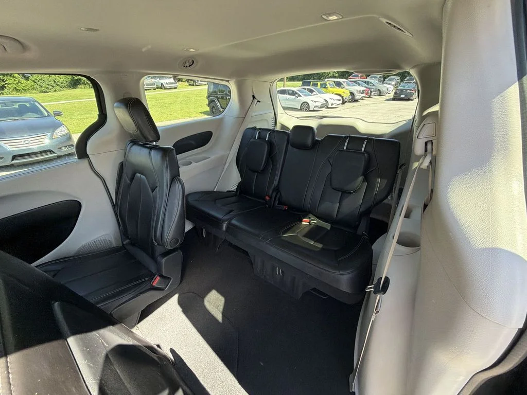 Used 2023 White Chrysler Touring L image 22