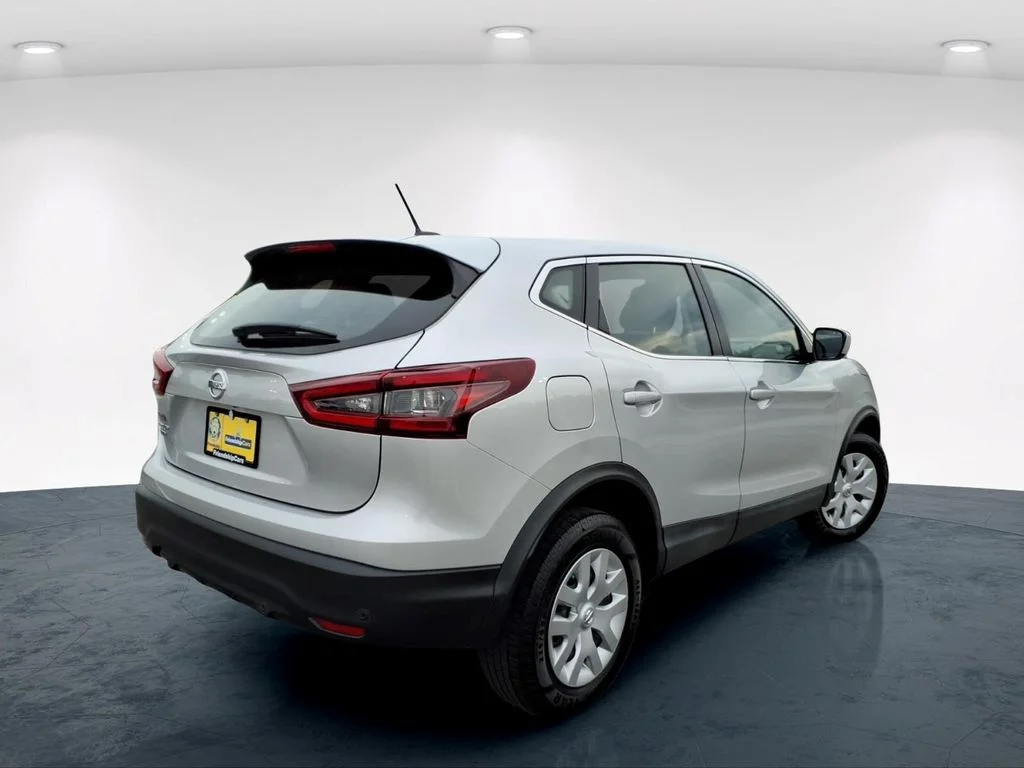 Used 2020 Silver Nissan S image 8