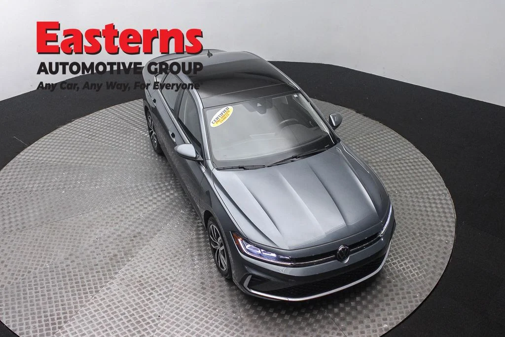 Used 2025 Gray Volkswagen 1.5T SE image 3