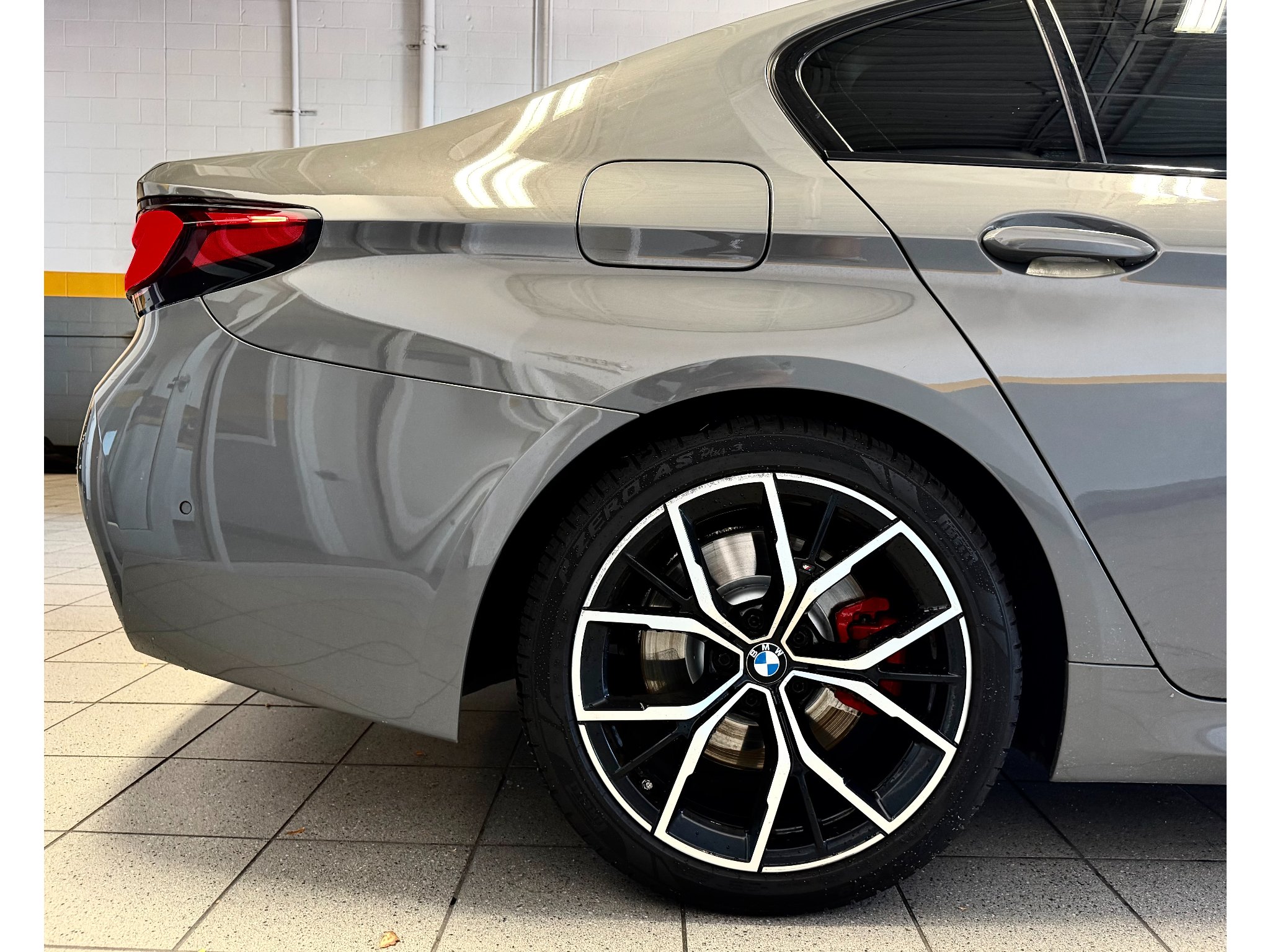 Used 2022 Bernina Grey Amber Effect Metallic BMW 530i image 6