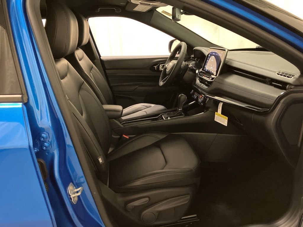 New 2026 Hydro Blue Pearl-Coat Exterior Paint Jeep Limited Altitude image 14
