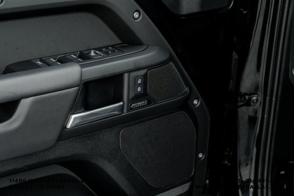 Used 2025 Black Land Rover X-Dynamic SE image 51