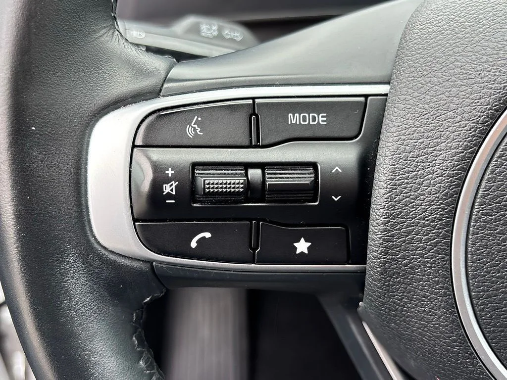 Used 2023 Glacial White Pearl Kia X-Line image 18