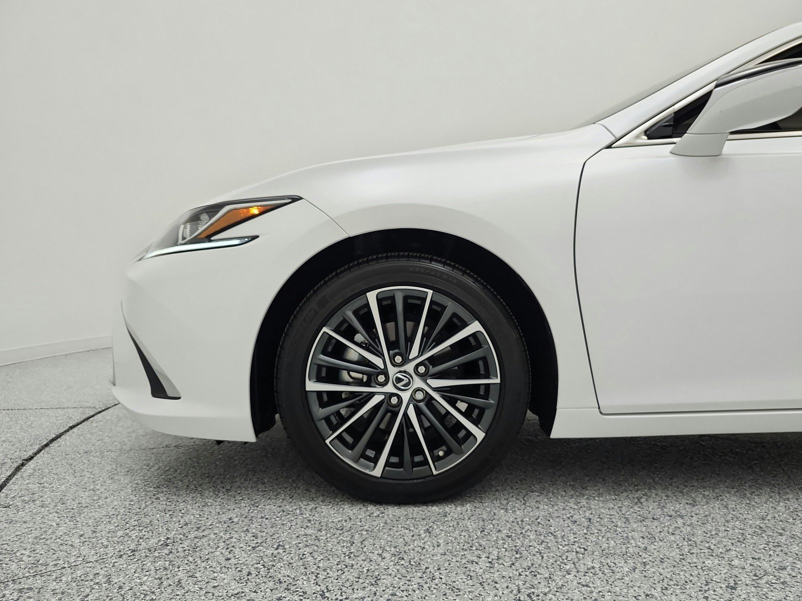 Used 2024 Eminent White Pearl Lexus ES 350 FWD image 18