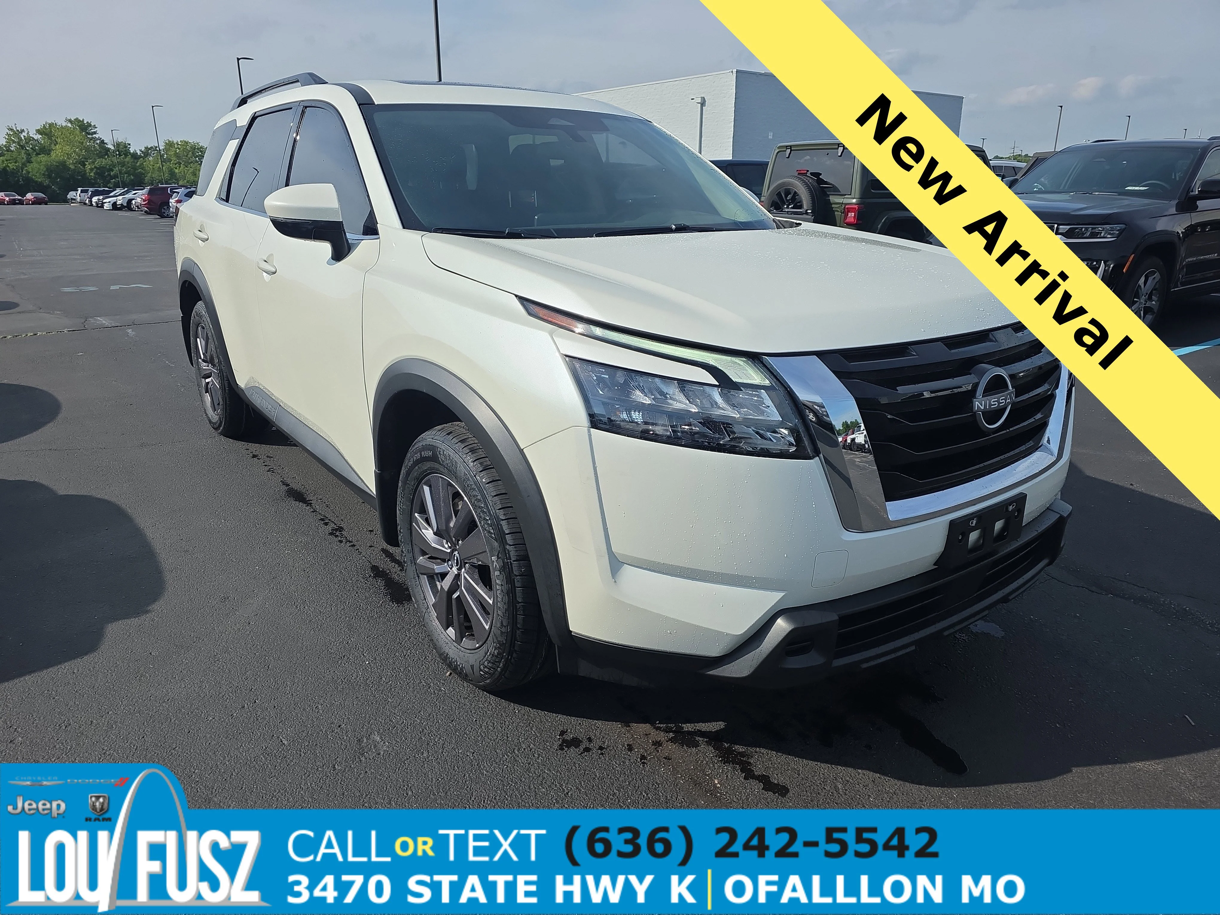 2023 Nissan Pathfinder SV 2WD's photo