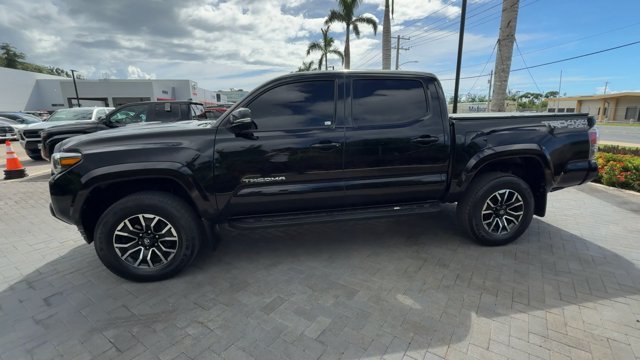 Used 2022  Toyota  image 7