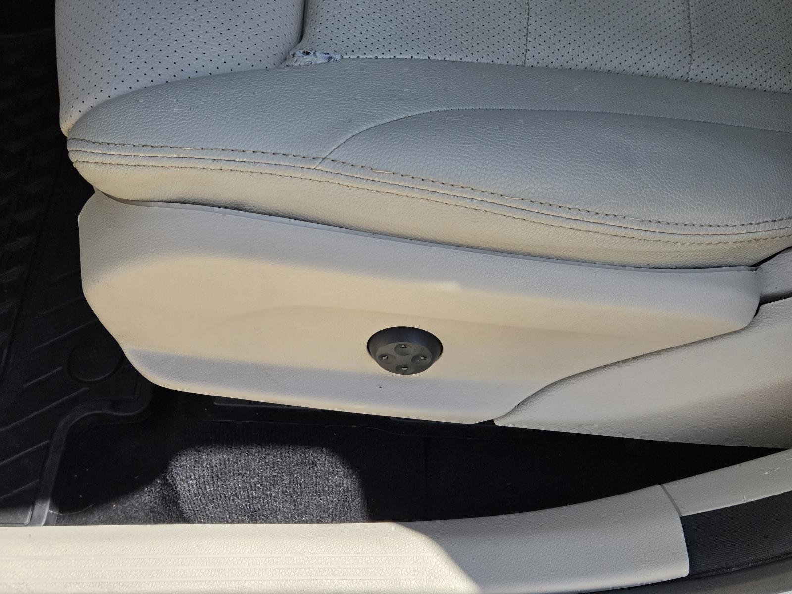 Used 2019 Polar White Mercedes-Benz GLC 300 image 31