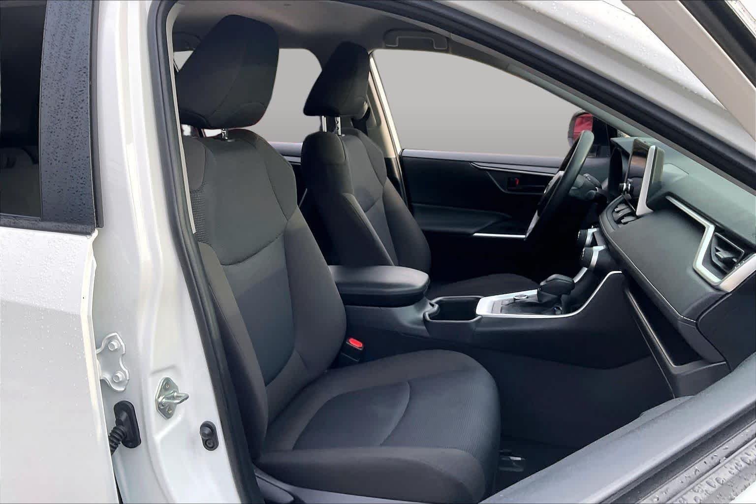 Used 2025 Ice Cap Toyota Hybrid LE image 9