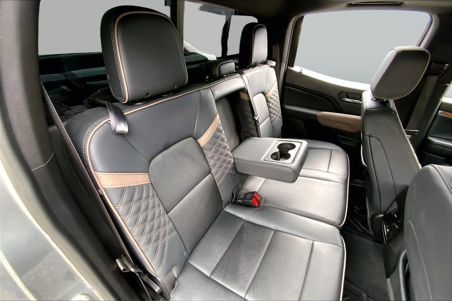 Used 2024 Sterling Metallic GMC 4WD Denali image 20