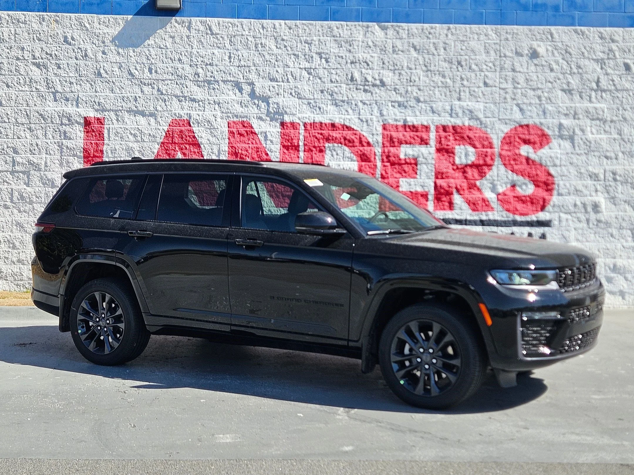 New 2026 Diamond Black Crystal Pearlcoat Jeep Limited Reserve image 1