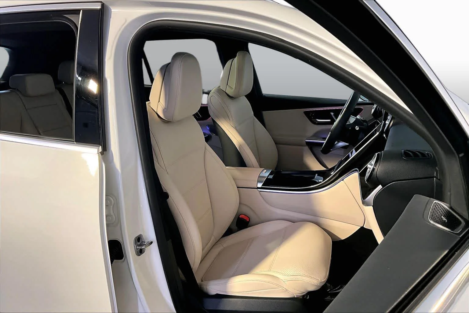 Certified Used 2026 Polar White Mercedes-Benz GLC 300 image 8
