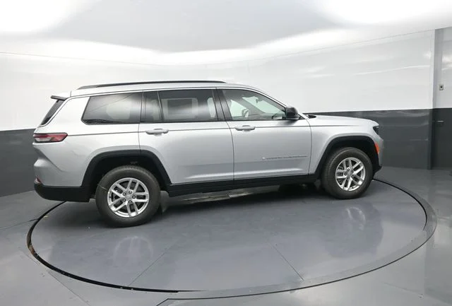 New 2026 Silver Zynith Exterior Paint Jeep Laredo image 10