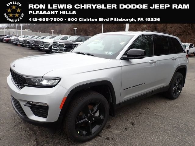 New 2025 Silver Zynith Exterior Paint Jeep Limited image 1
