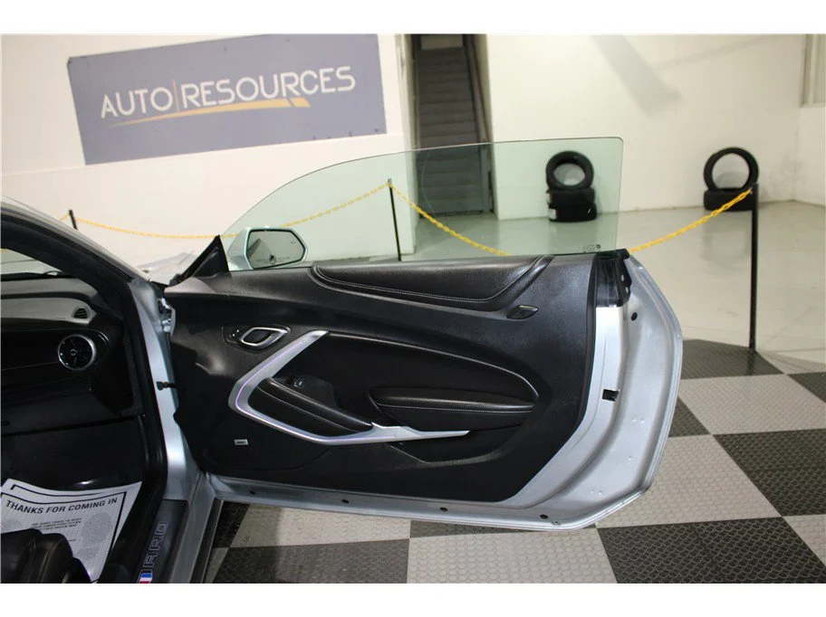 Used 2019 Silver Ice Metallic Chevrolet 2SS image 17