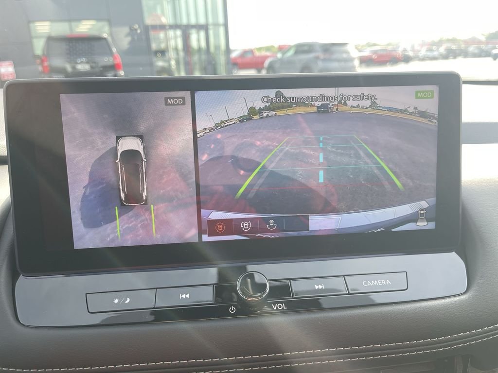 New 2026 Boulder Gray Pearl / Super Black Two-tone Nissan Platinum image 17