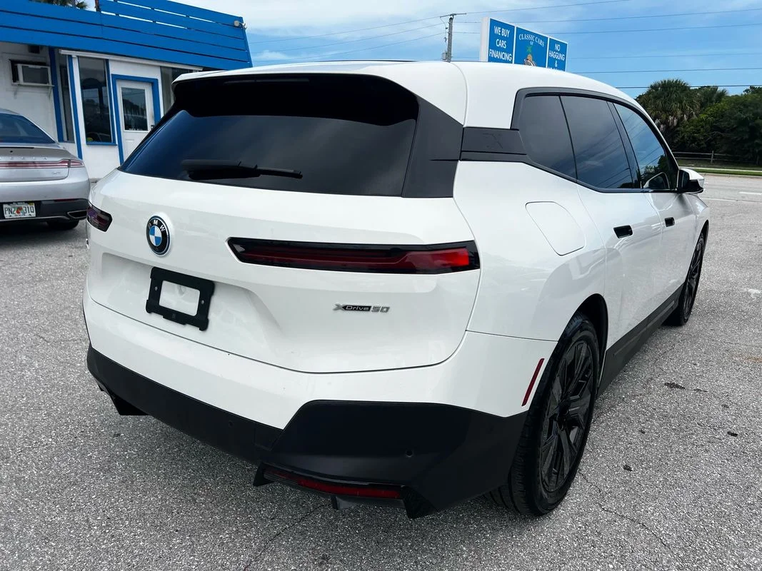 Used 2024 White BMW xDrive50 image 6