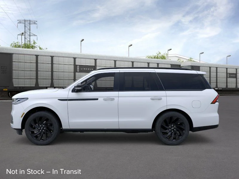 New 2026 Pristine White Metallic Tri-Coat Lincoln Reserve image 3
