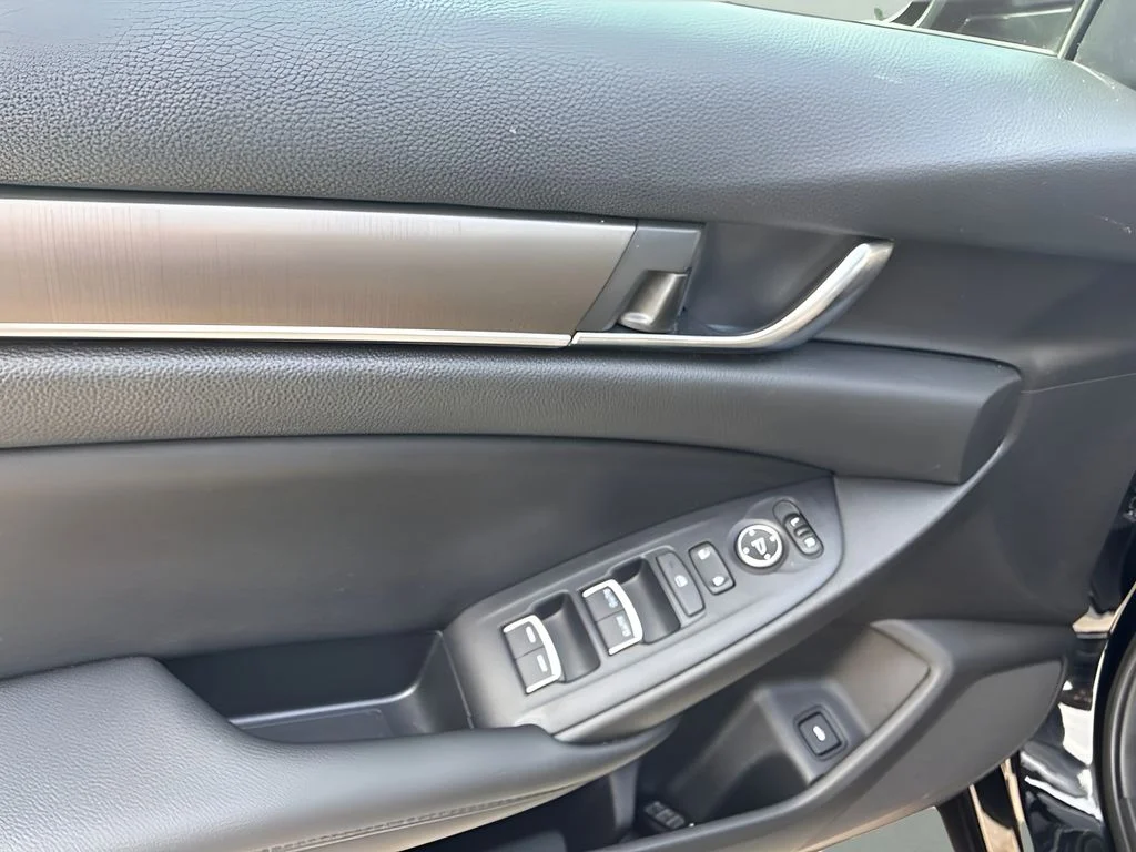Used 2020  Honda LX image 15