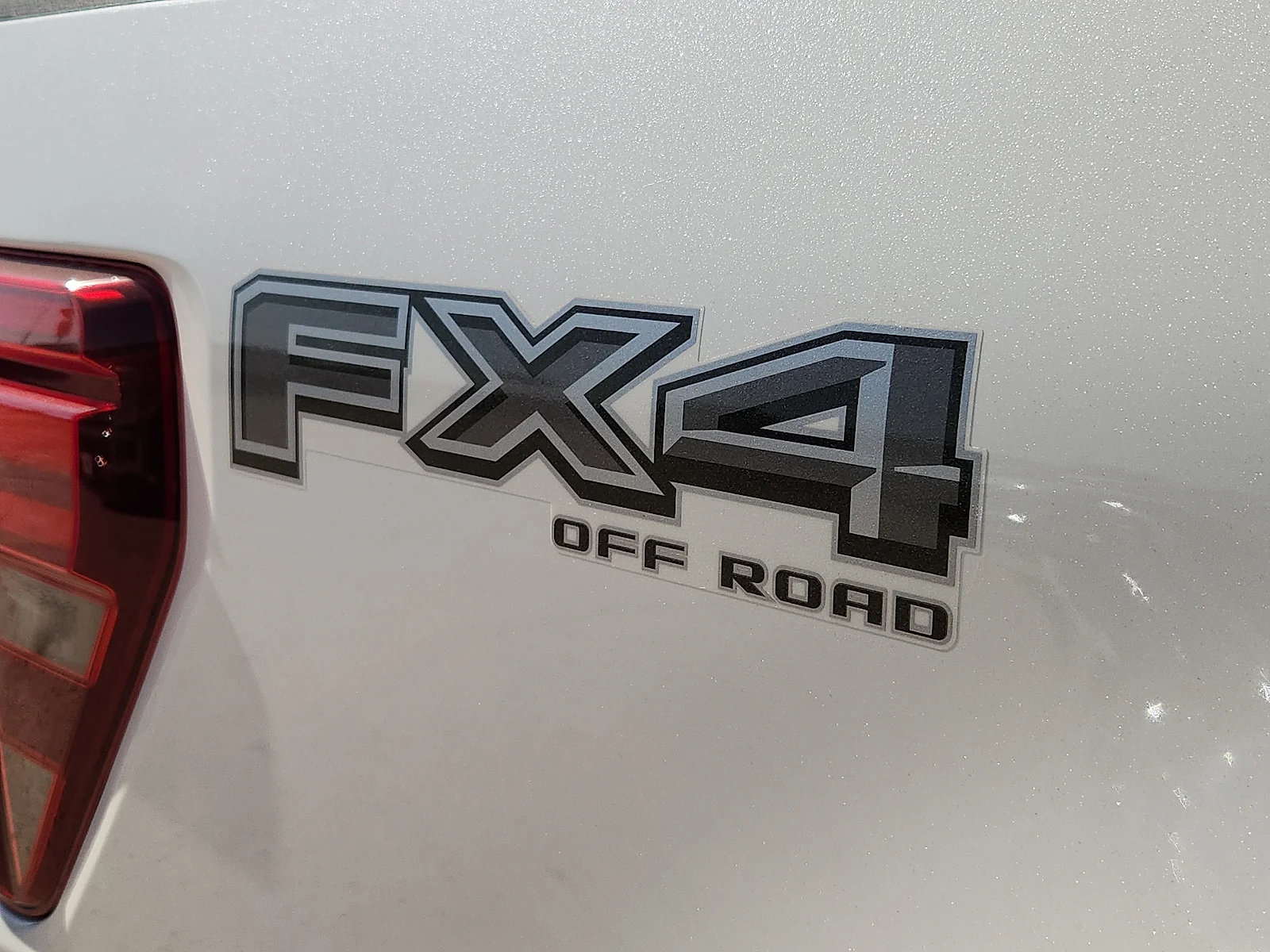 New 2026 Star White Metallic Tri-Coat Ford Lariat image 11