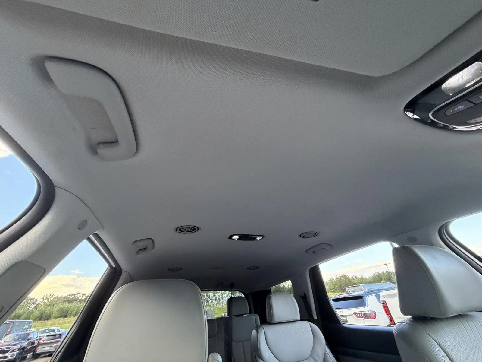 Used 2025 Hyper White Hyundai SEL image 24