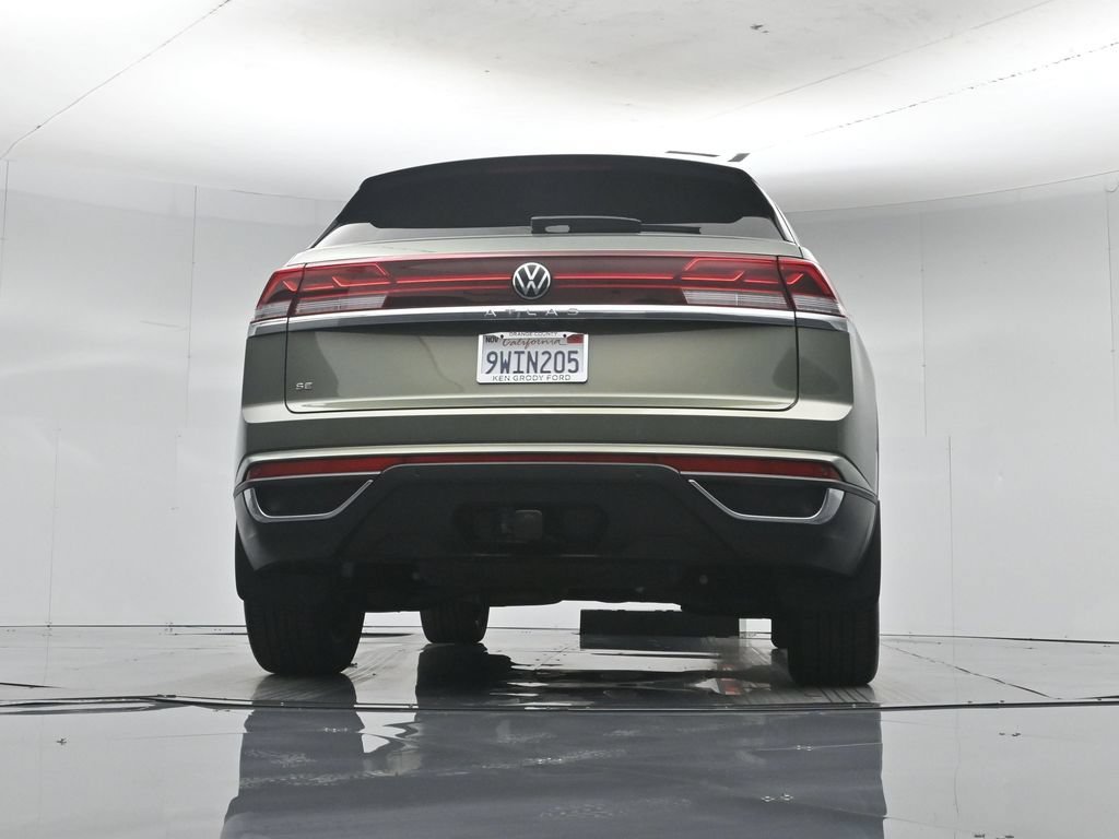 Used 2026 Green Volkswagen SE w/Technology image 51