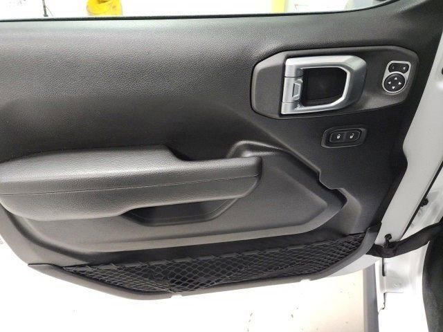 Used 2022 Bright White Clearcoat Jeep Unlimited Rubicon image 21