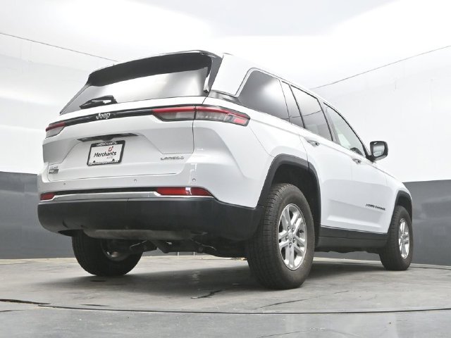 Used 2022 White Jeep Laredo image 46