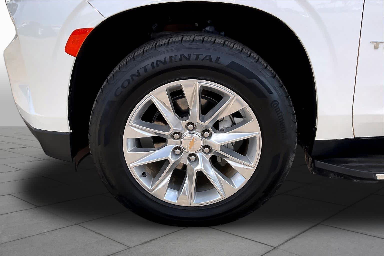 Used 2023 Iridescent Pearl Tricoat Chevrolet Premier image 10