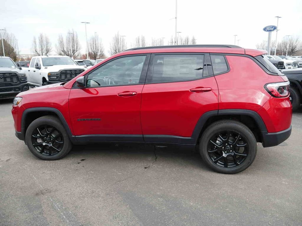 New 2026 Red Hot Pearl-Coat Exterior Paint Jeep Latitude image 15