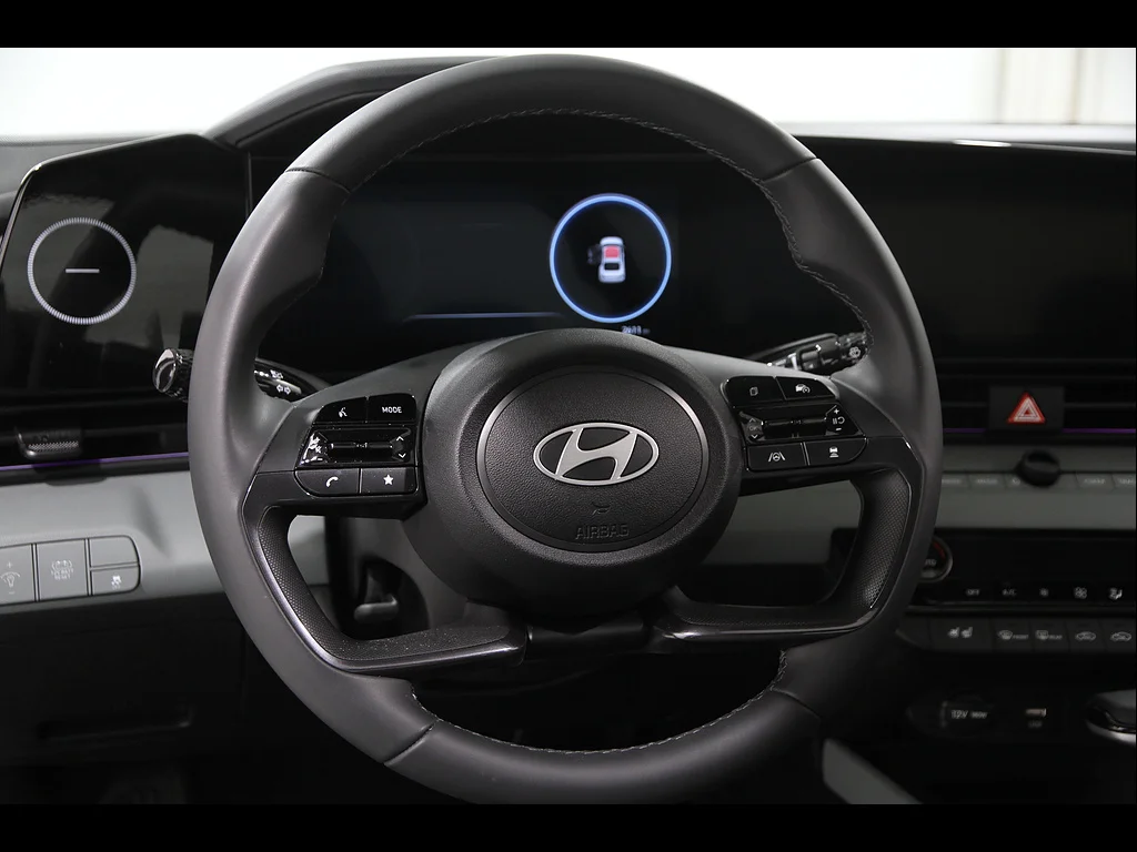 Used 2025 Serenity White Pearl Hyundai Limited image 7