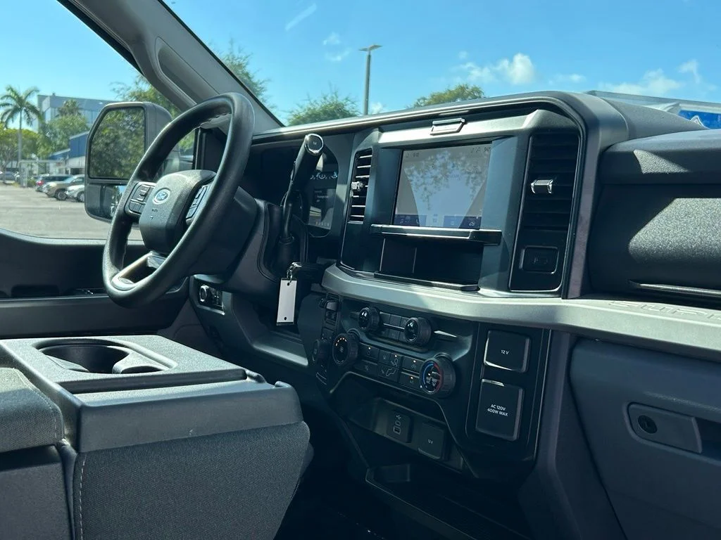 Used 2026 Oxford White Ford XLT image 27