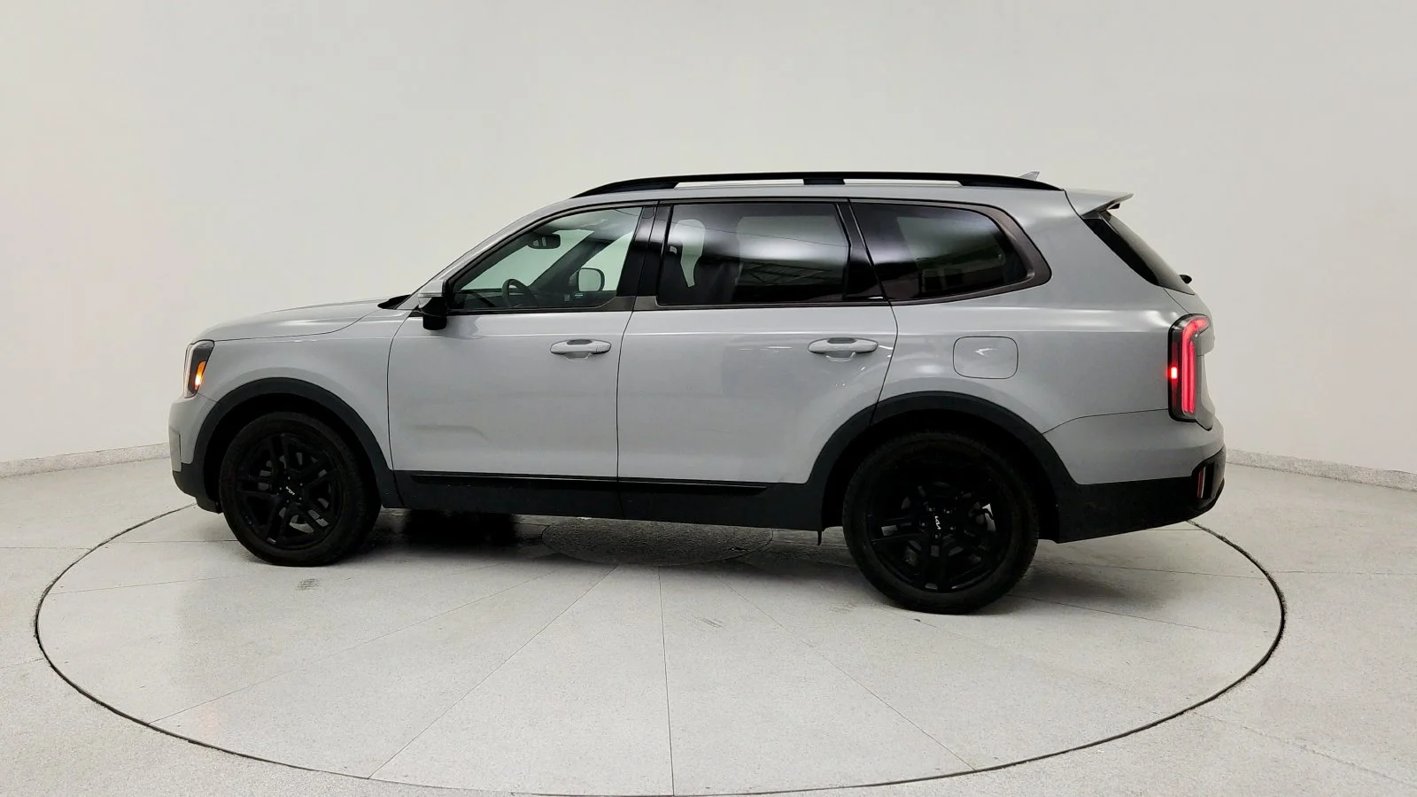 Used 2024 Gray Kia SX X-Line image 4