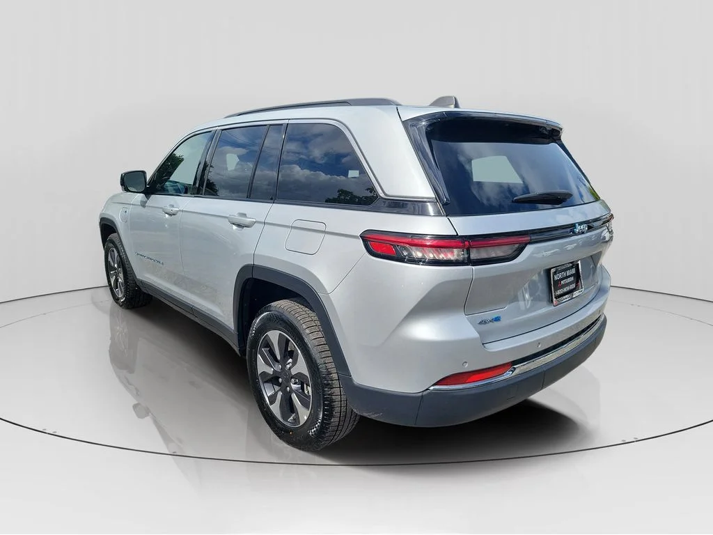 Used 2024 Silver Jeep 4xe image 5