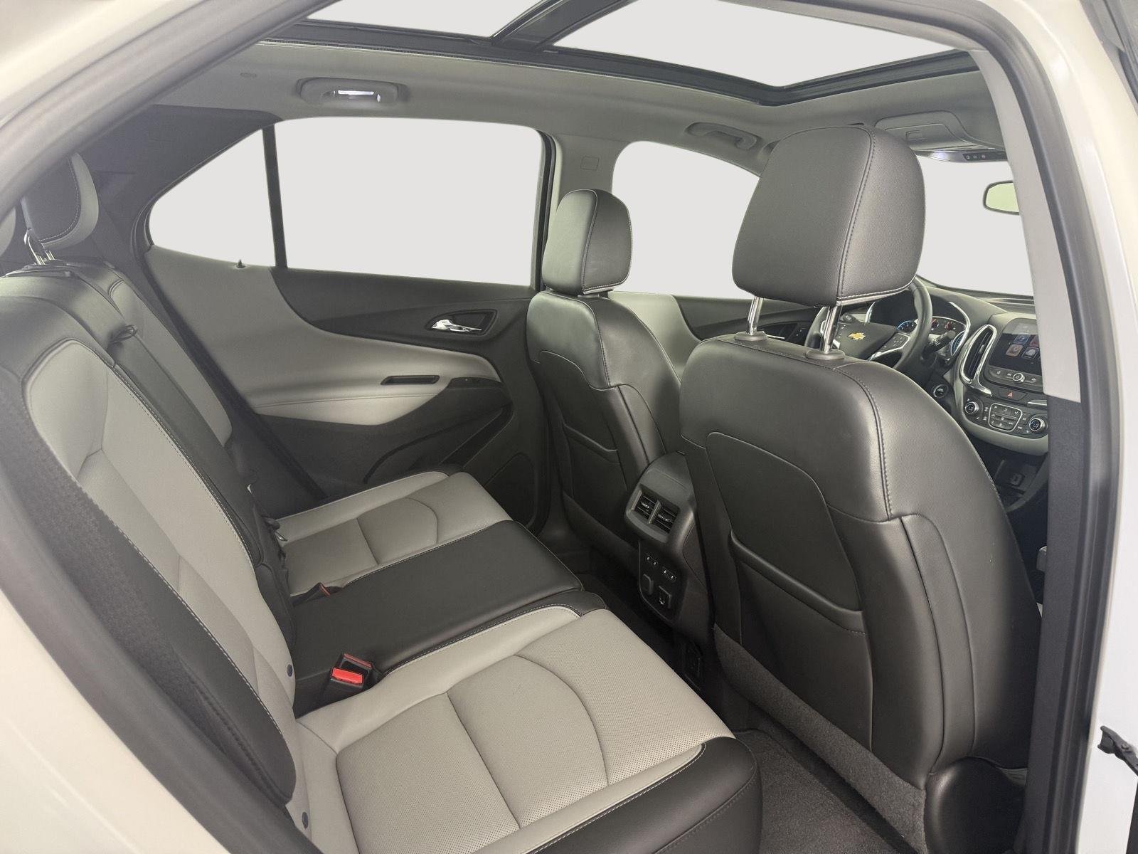 Used 2018 Iridescent Pearl Tricoat Chevrolet Premier image 15