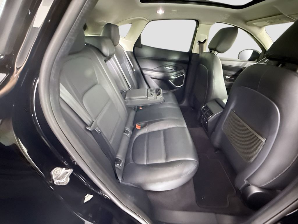 Used 2020  Jaguar SE image 22