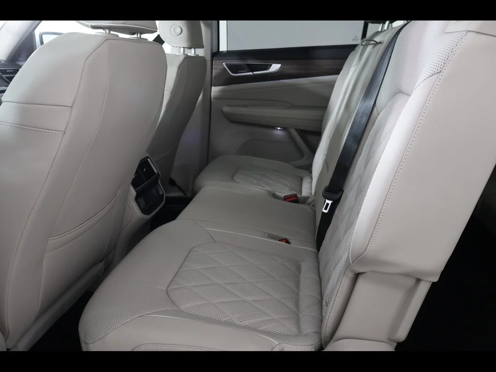 New 2026 White/off-white Volkswagen 2.0T SEL Premium R-Line image 10