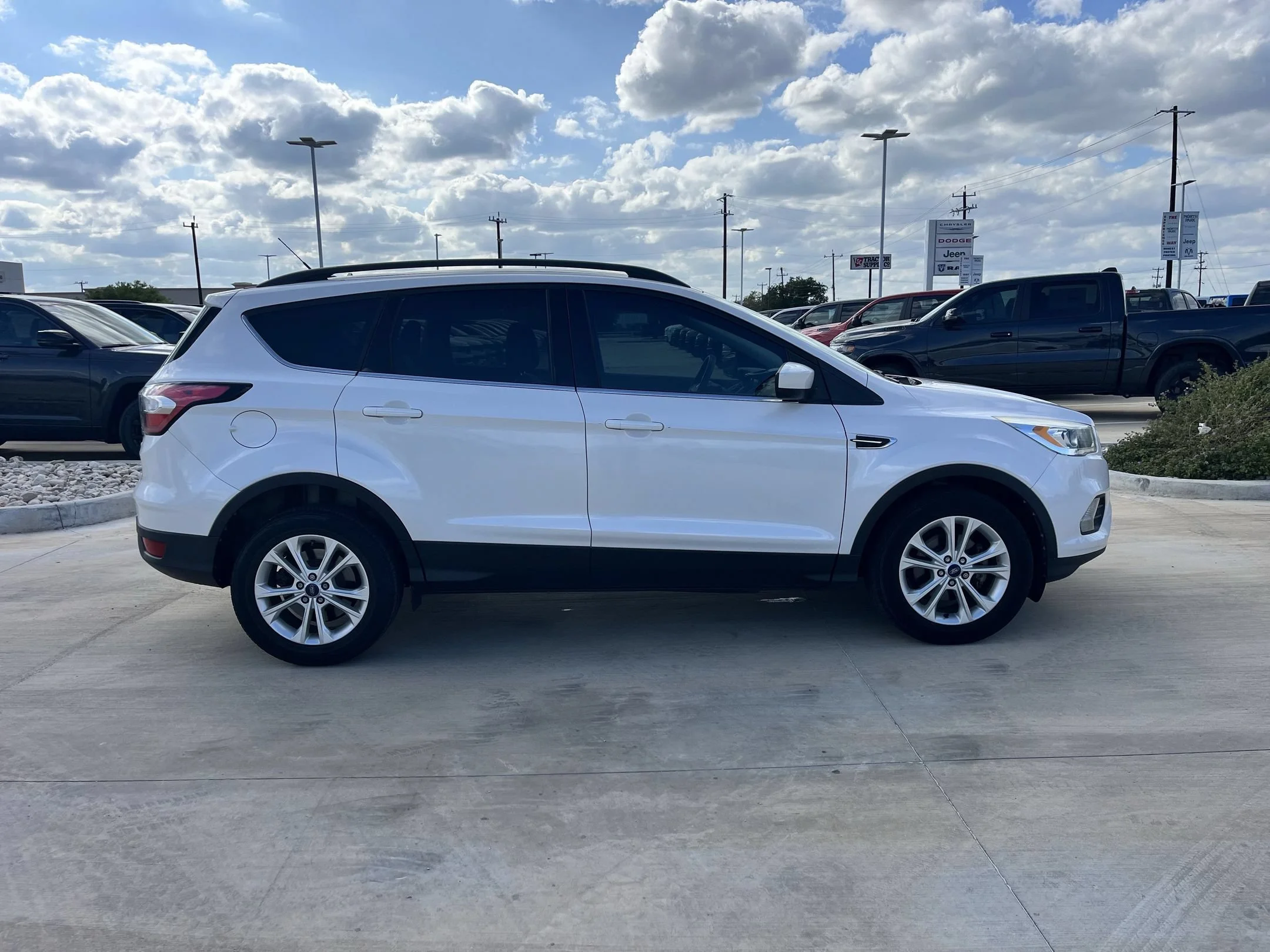 Used 2017 Ford Escape SE with VIN 1FMCU0GD5HUD76039 for sale in Castroville, TX