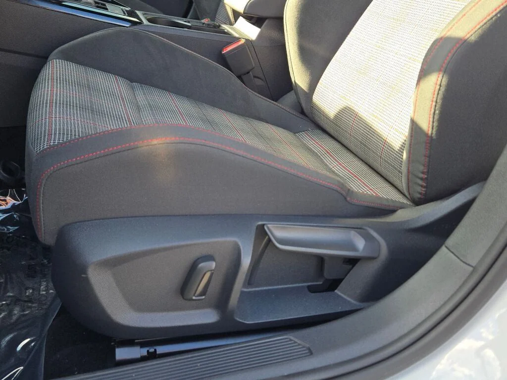 Used 2024  Volkswagen S image 21
