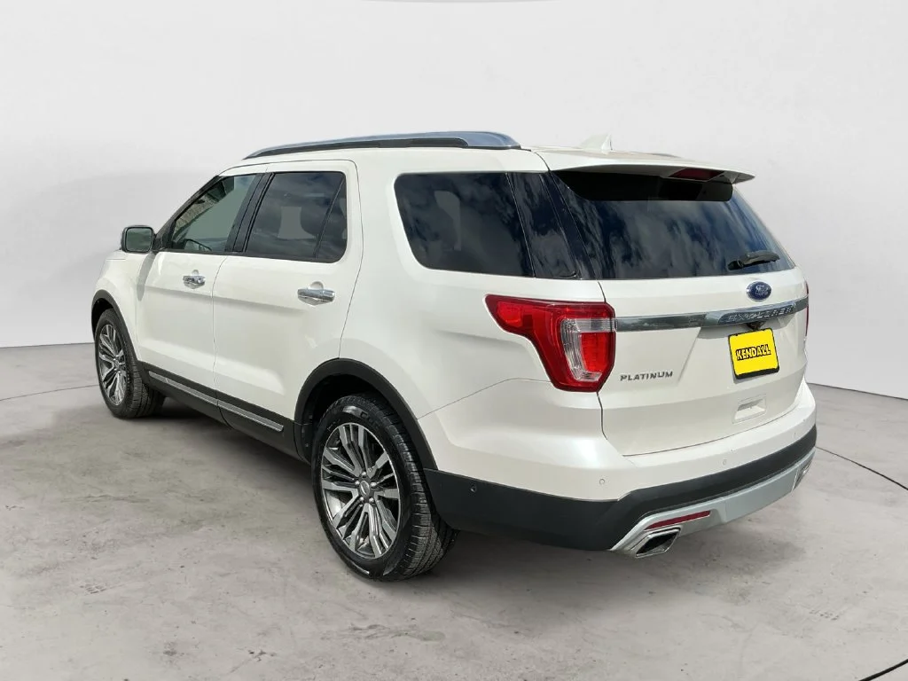 Used 2016 White Ford Platinum image 11
