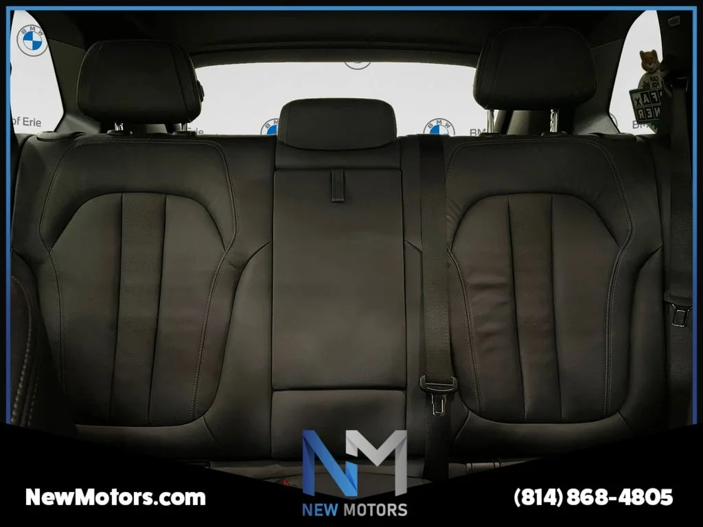 Used 2021 Black Sapphire Metallic BMW xDrive40i image 13