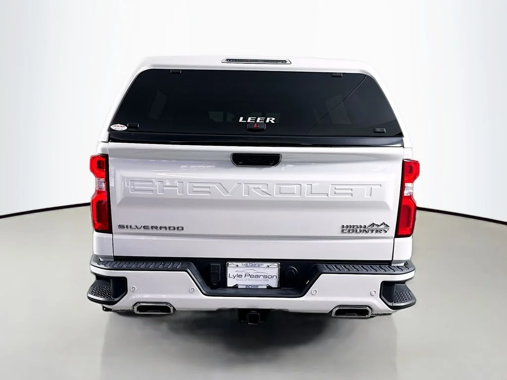 Used 2023 Pearl Chevrolet High Country image 10