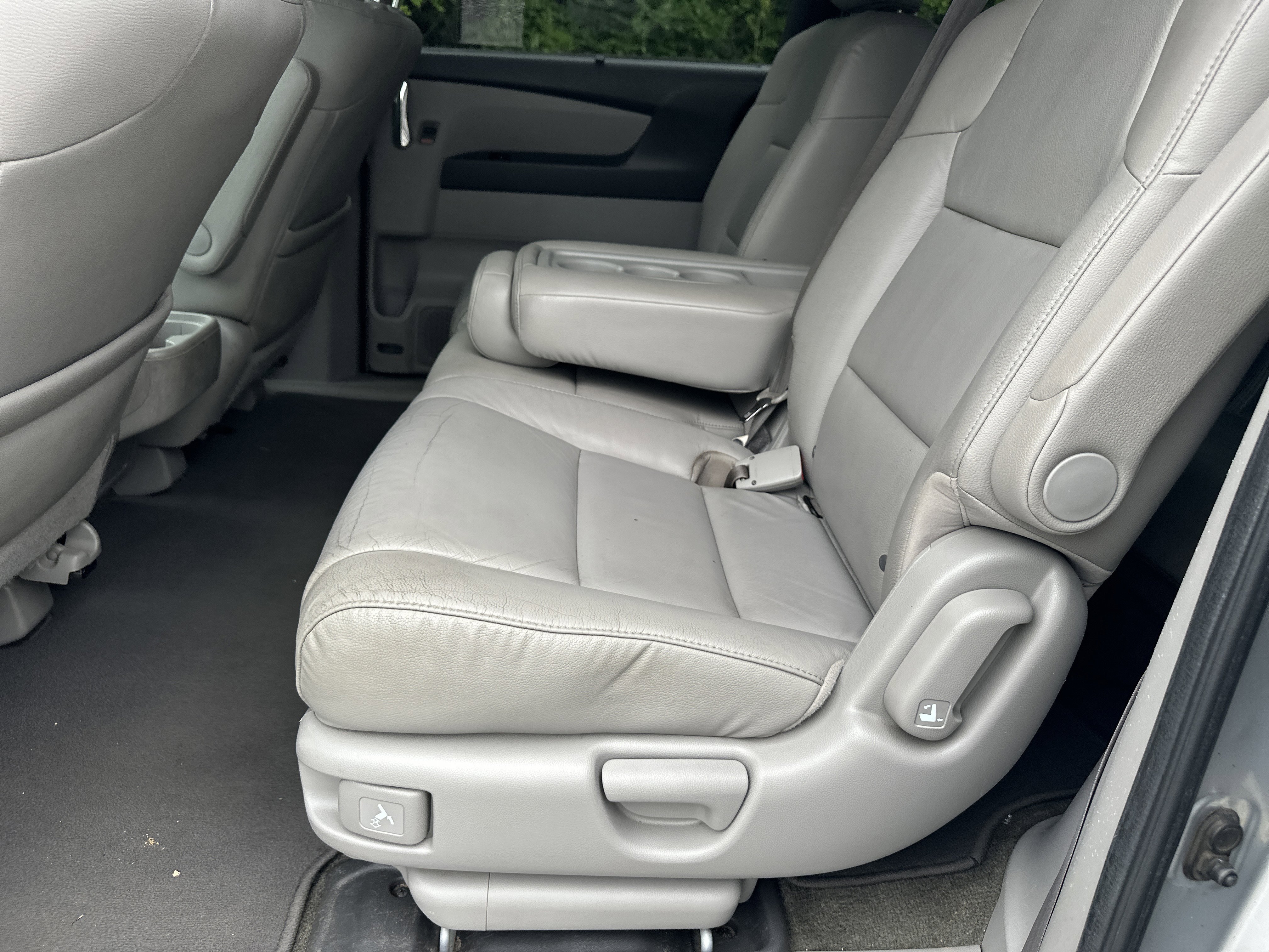 Used 2014 Alabaster Silver Metallic Honda EX-L image 26