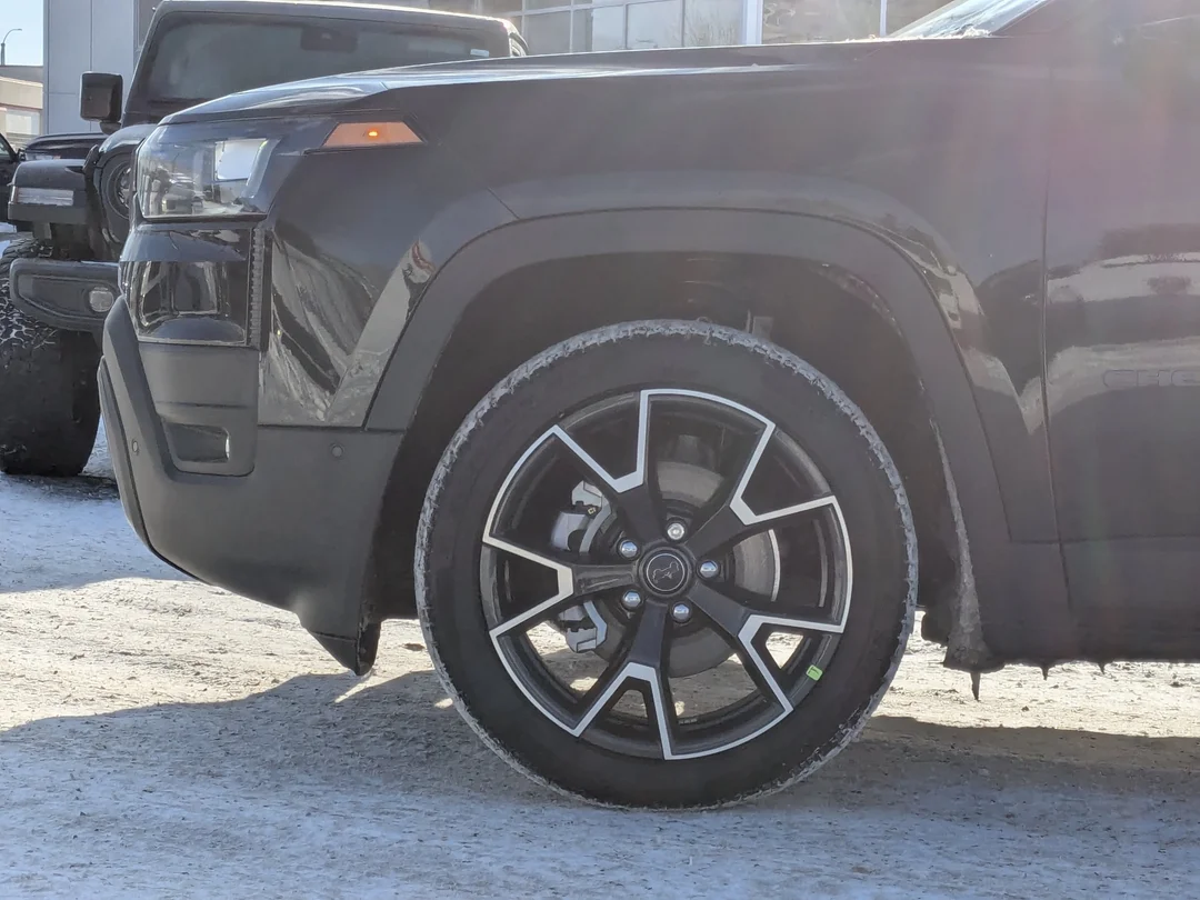 New 2026 Black Jeep Overland - - 4x4 - Surround View - Ventilated Seats - Remote Start & More! image 9
