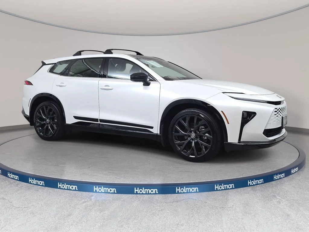 Used 2025 White Toyota Limited image 4