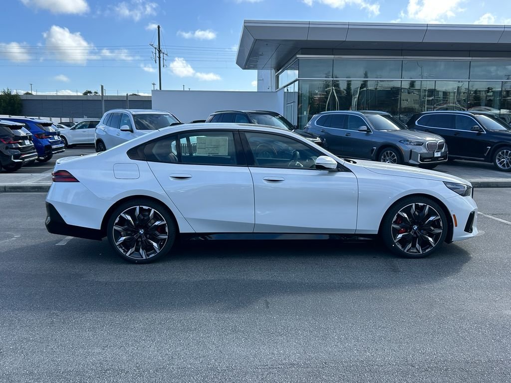 New 2027 Mineral White Metallic BMW 550e xDrive image 6